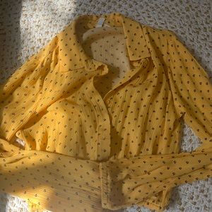 💛yellow cropped collard shirt💛